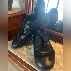 KUIKEIU Lightweight Athletic Cheerleading Tumbling Sneakers Black Girl's Size 12